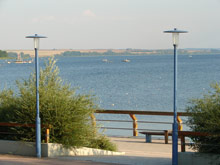 Blick von der Uckerpromenade aus auf den Uckersee in Prenzlau